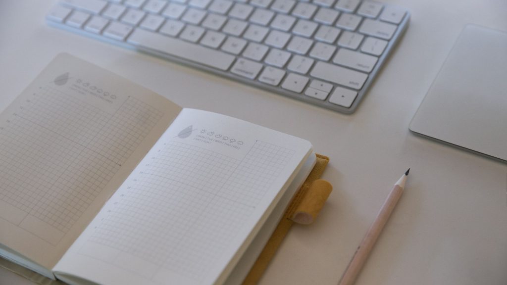 clean-desk-to-sharpen-focus