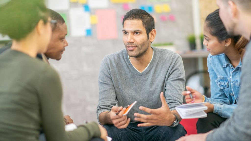 people-sharing-ideas-to-embrace-learning